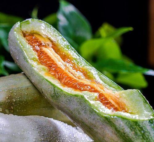 王伊泽吃网红瓜,一场娱乐圈的“瓜田”盛宴